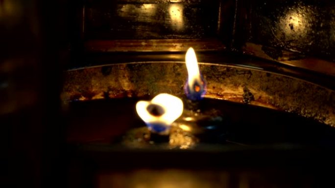油灯中蜡烛的火焰烛火烛灯祈福祷告祈祷视频