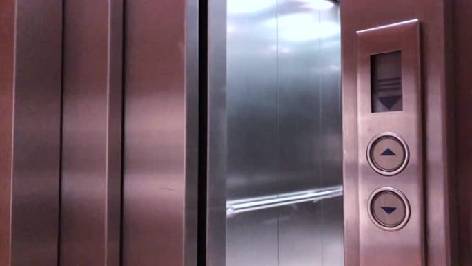 电梯门电梯门开门上行