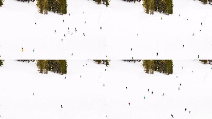 在山区时间流逝上滑雪