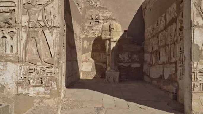 梅迪内·哈布神庙。埃及，卢克索。Medinet Habu的Ramesses III太平间庙宇是埃及卢