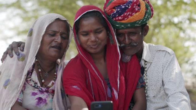拉杰斯坦传统家庭使用技术和医疗援助的农村生活方式