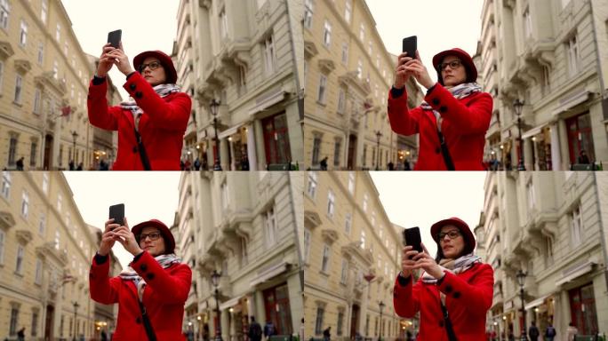 成熟女人在手机上拍照用于社交网络