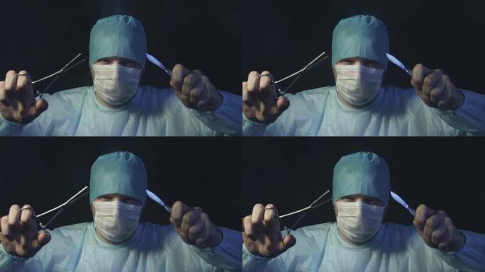 医生用力钳或抓钳和手术刀看着相机，准备开始在医院切割病人的组织。手术和手术台概念