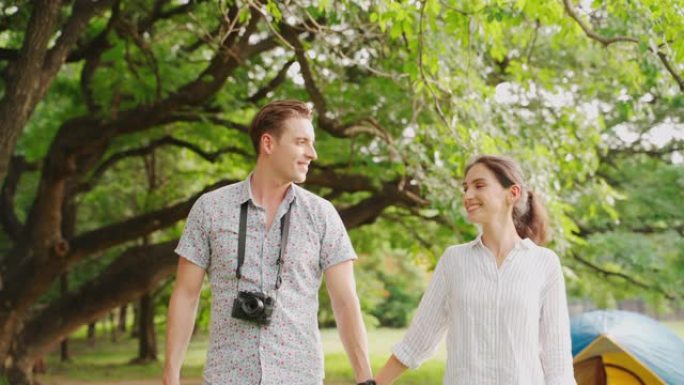 30-40岁的摄影师用女友的手在公园里拍照。