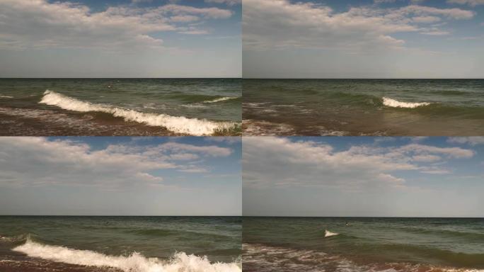 美好夏日的海景: 蓝天有小云，干净的蓝色海水和光滑的海浪，清晰的地平线。