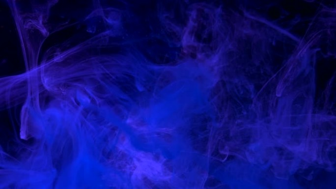 幻影蓝色抽象空间背景。水中的蓝色水彩墨水。