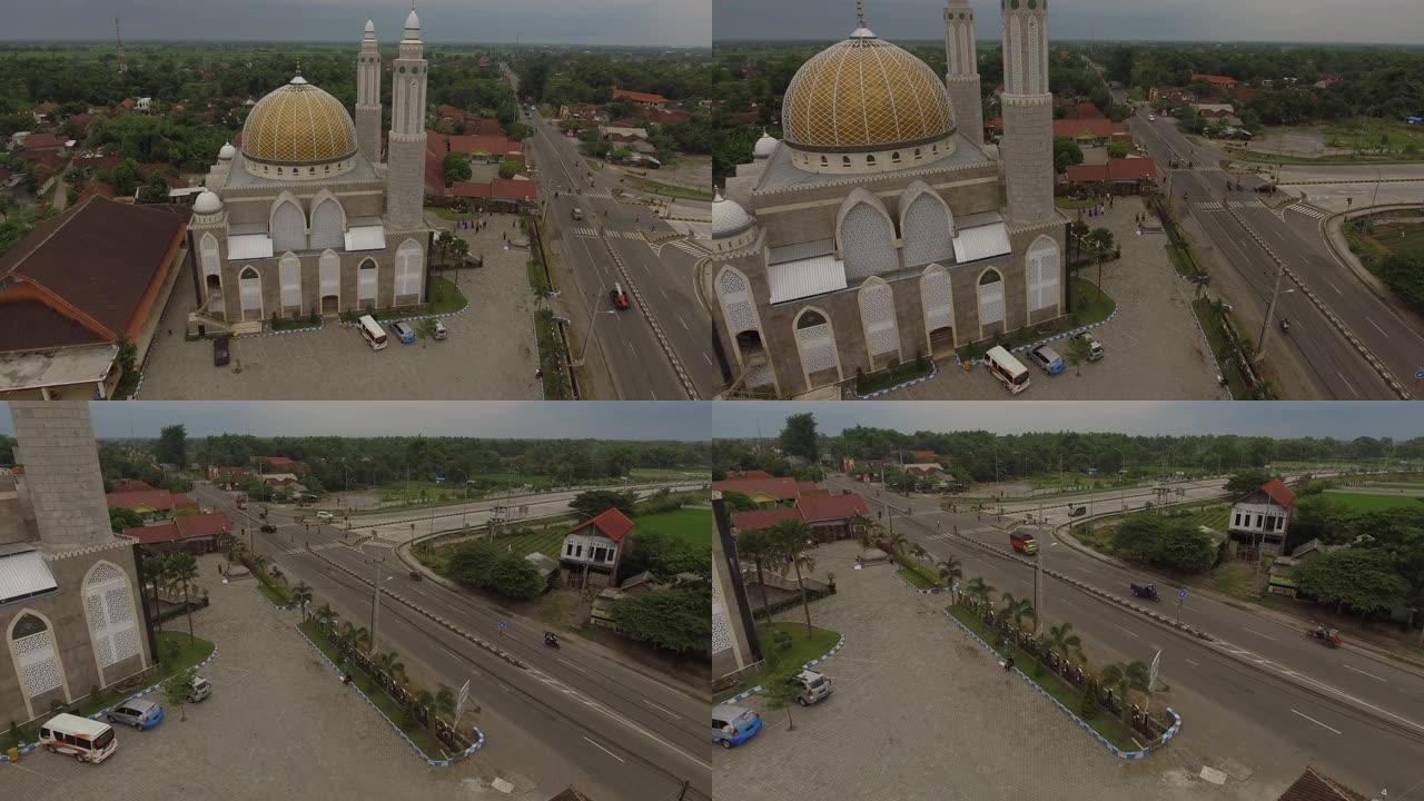 印尼爪哇收费公路附近的中东建筑清真寺