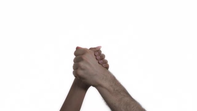 握手两个不同性别的多种族的人。女人和男人在握手。平等概念。孤立在白色上