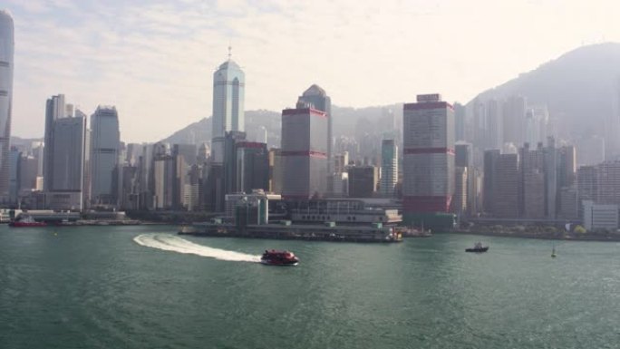 香港空中v38低空飞越维多利亚港，享有市景。