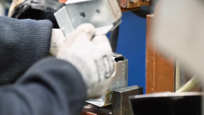 点焊机工业汽车零件在工厂。