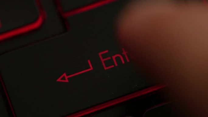 点击手指多次按下电脑上的红色输入按钮，生气