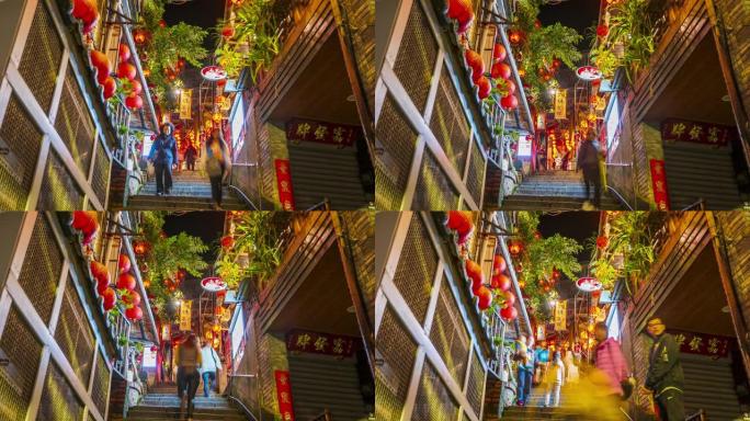 台湾台北晚间参观九份老街的时光倒流游客。