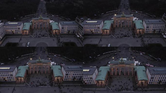 空中: 德国柏林的城市交通信号灯在勃兰登堡上空 [4K]
