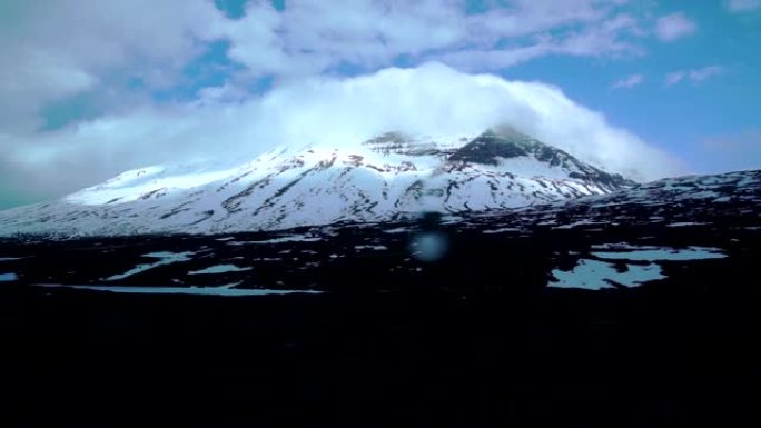 令人惊叹的镜头景观，展示了夏季冰岛驾车之旅之间的路线。