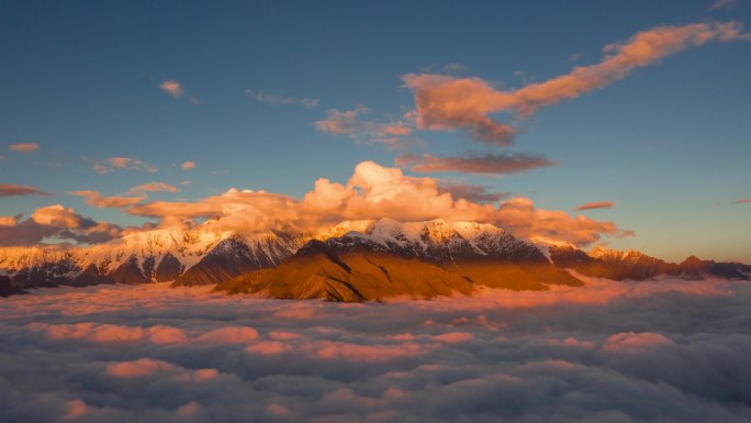 航拍贡嘎雪山火烧云云海