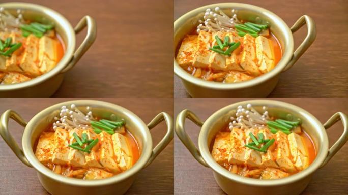 '泡菜Jjigae' 或软豆腐泡菜汤或韩国泡菜炖煮-韩国食品传统风味