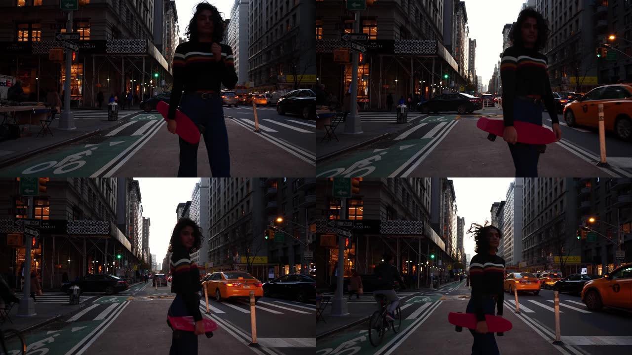 纽约街头有滑板的年轻混血千禧一代女孩。