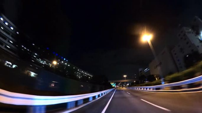 高速公路上的夜间驾驶