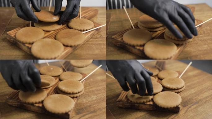 烤姜饼。糕点厨师布置完成的饼干，使用羊皮纸
