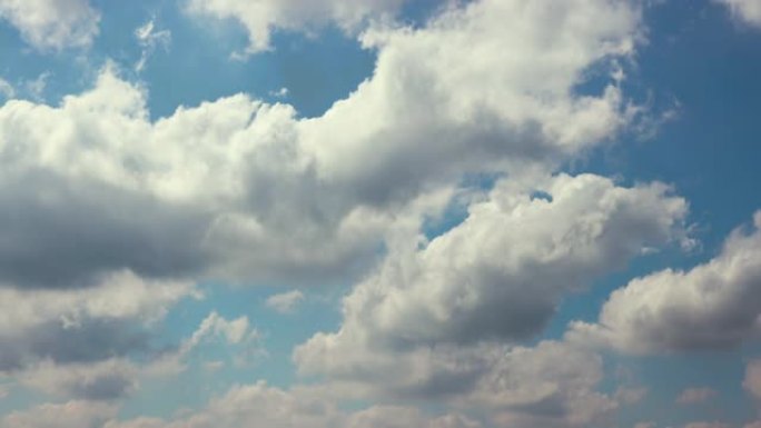 田纳西州大烟山的蓝色多云天空。