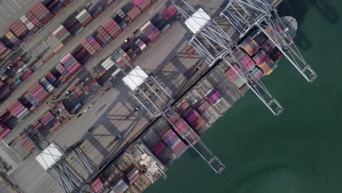 4k商业港口进出口货物和港口数千个集装箱的鸟瞰图