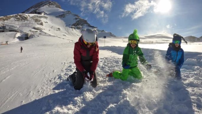 孩子们喜欢在阿尔卑斯山的冰川滑雪