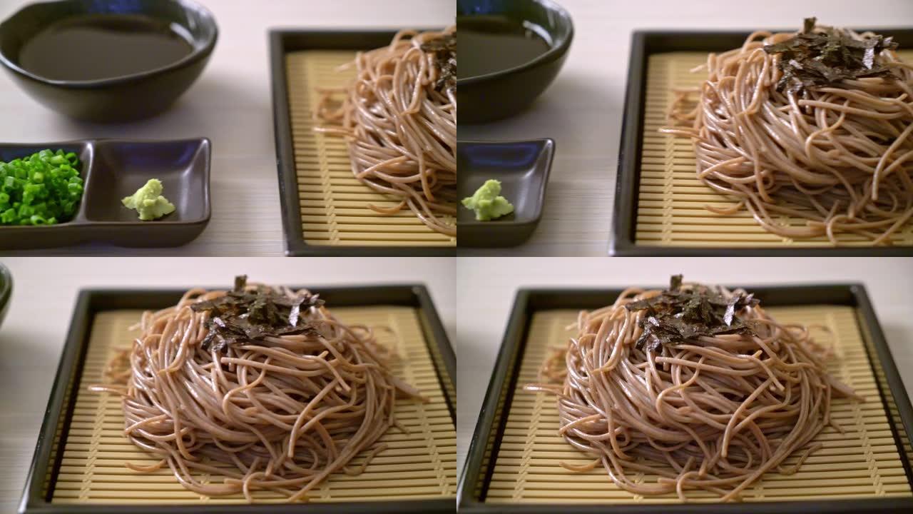 冷荞麦荞麦面或zaru拉面-日本美食风格