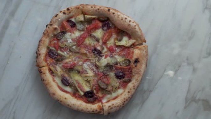 自制洋蓟和橄榄披萨