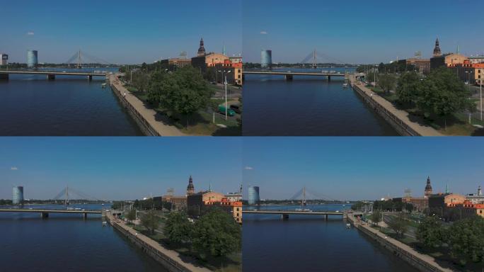 拉脱维亚里加-2019年5月: 晴天，市中心的trought Daugava河大桥的空中无人机视图。
