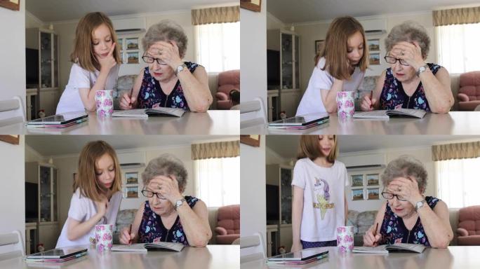 奶奶和孙女在一起玩填字游戏