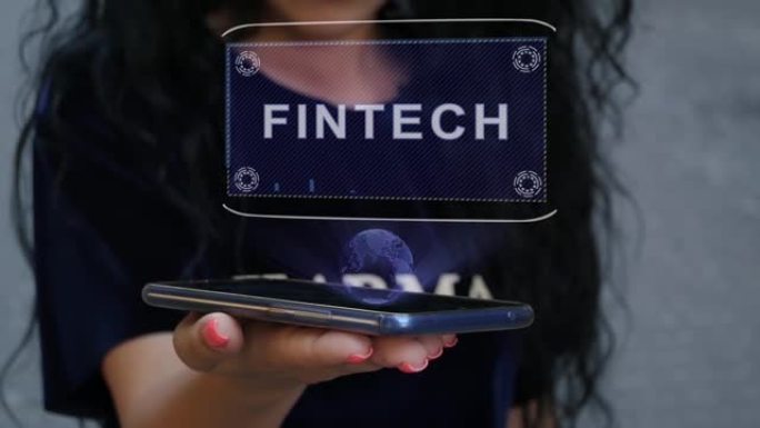 显示HUD全息图的女人Fintech