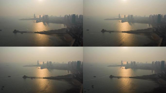 金色日落天空青岛市著名海滩湾旅游码头空中延时全景4k中国