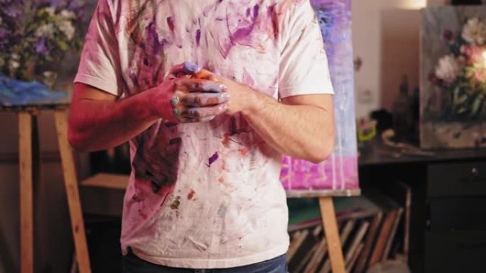 艺术成瘾者搓手湿丙烯酸涂料