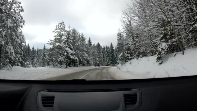 冬季驾驶雪地开车