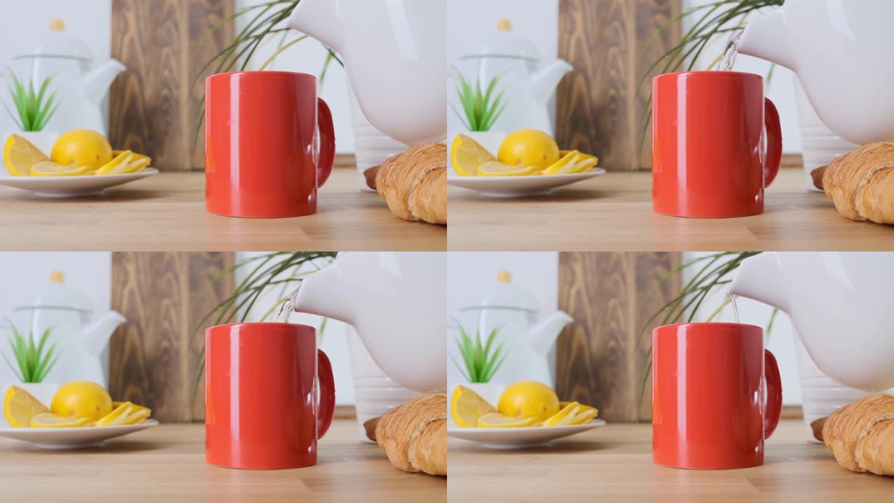 将热咖啡倒入橡木桌上的红色杯子。特写。