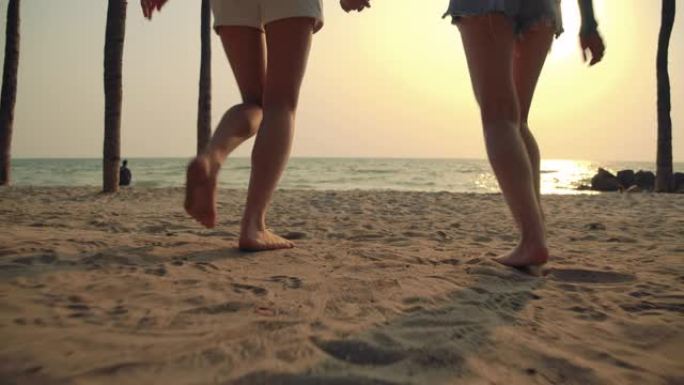 慢动作: 近距离女性朋友跑步享受生活玩耍和日落时的自由海滩，吸引亚洲女性旅行者与朋友一起生活方式。4