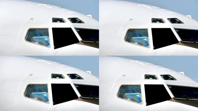 白色商用飞机的小窗户