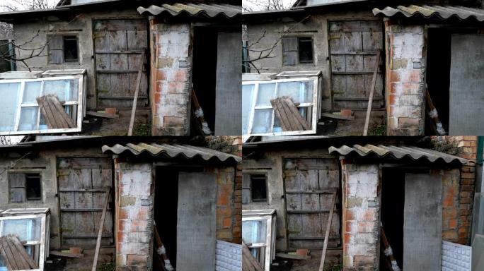 废弃的废弃砖棚，结构受损，风化，门破损。