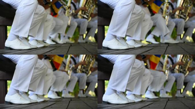 仪式上的鞋子和军乐队的腿的细节