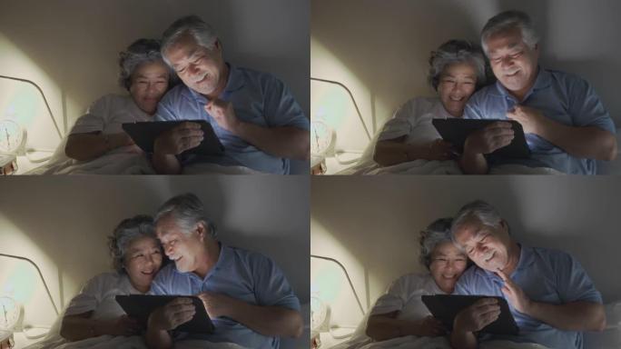 亚洲老年夫妇与家人视频通话，