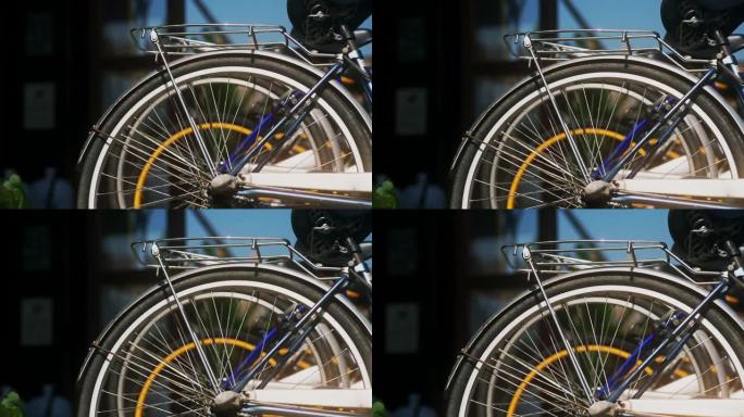 日本公园带自行车锁的多功能自行车车轮