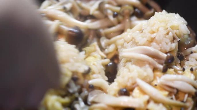 什美寺调味米饭和油炸豆腐