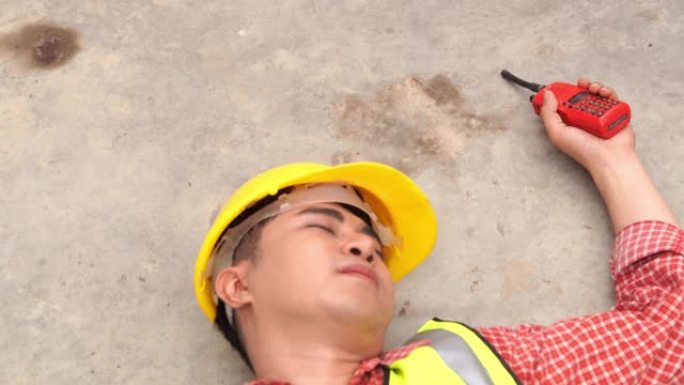员工男子躺在地板上，仓库仓库生病，事故，中暑或过度劳累心脏病发作