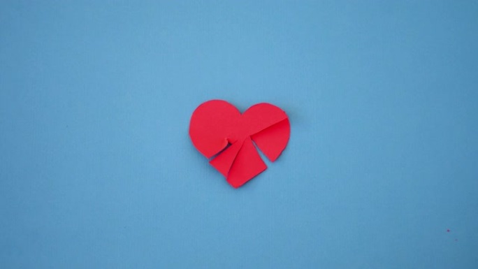用纸片组装的心脏爱心碎纸动画