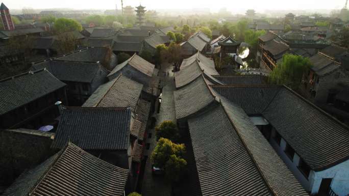 台儿庄古城早晨车辆意境大气跟拍航拍