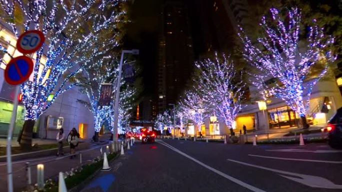 在东京六本木榉坂驾驶冬季夜间照明