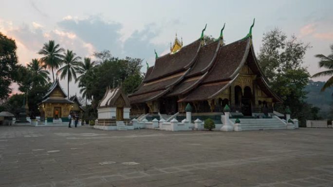 老挝琅勃拉邦翔通寺的昼夜时间流逝。