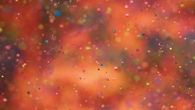慢动作明亮的颜色气泡油美丽的油漆宇宙颜色移动多色特写。丙烯酸涂料。奇妙的表面。抽象彩色油漆变形结构彩