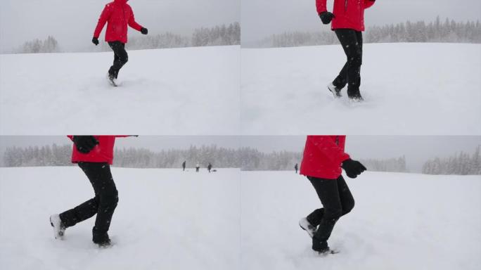 雪天里奔跑的亚洲女子
