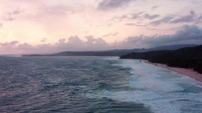 松巴岛海滩日落黄昏4k航空视频印度尼西亚